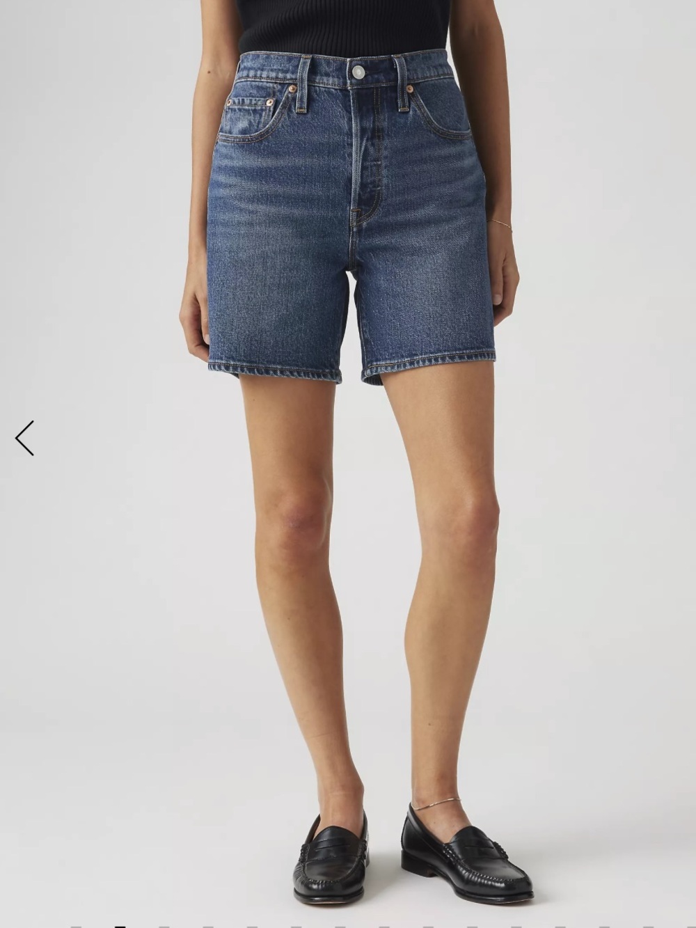 NWT Levi’s 501 mid thigh shorts